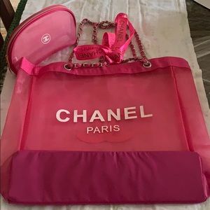 Beauty pink mesh tote + cosmetic